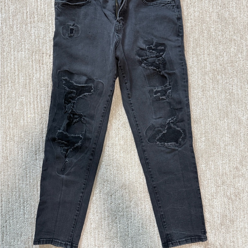 Aeropostale Men’s black distressed jeans